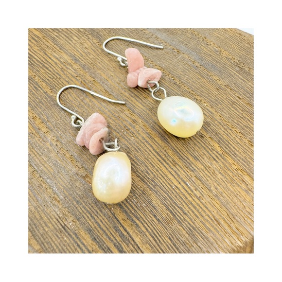 Large genuine baroque pearl and rose quartz chip sterling silver dangle earrings - Picture 8 of 10